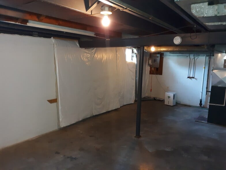 Building Photo - 1230 Harding Ave