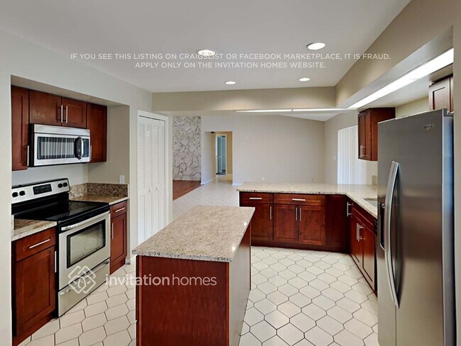 Building Photo - 11440 NW 18th Manor