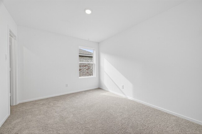 Building Photo - 3025 Fantasy Ter Dr