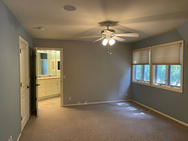 Building Photo - Amazing Riverfront Home for Rent
