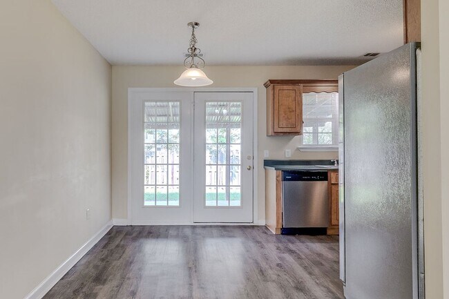Building Photo - Move-In Ready 3-Bedroom Home with Fenced Backyard in Guyton!
