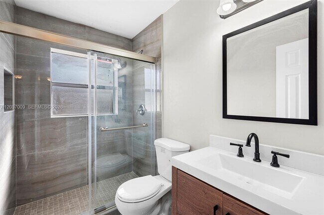 Building Photo - 3242 Coral Ridge Dr