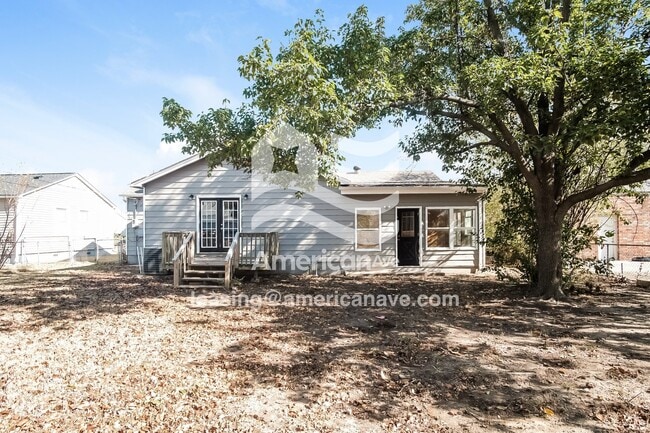 Building Photo - 504 N Dogwood St