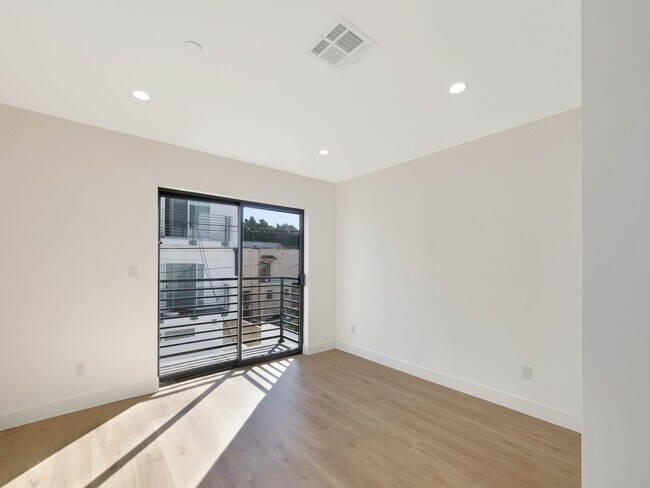 Building Photo - 1856 Redondo Blvd