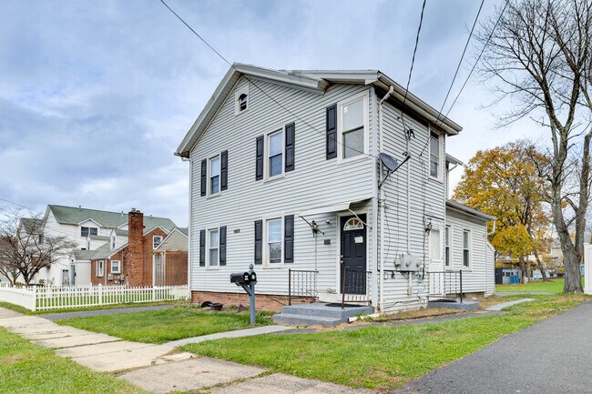 Building Photo - 223 Lawlor St