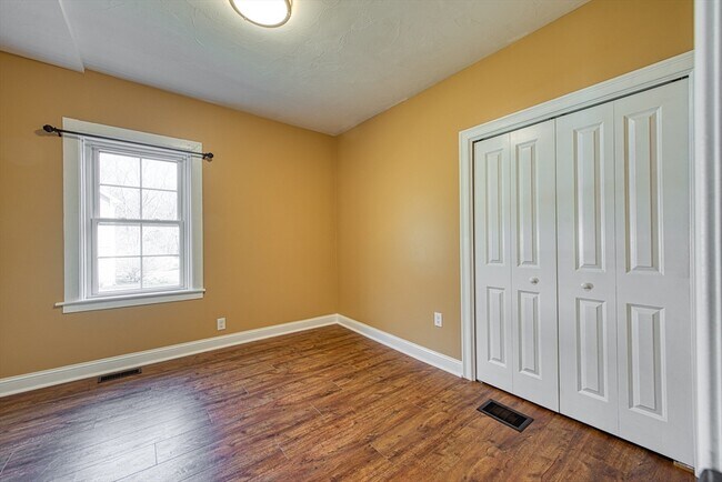 Building Photo - 970 N Main St