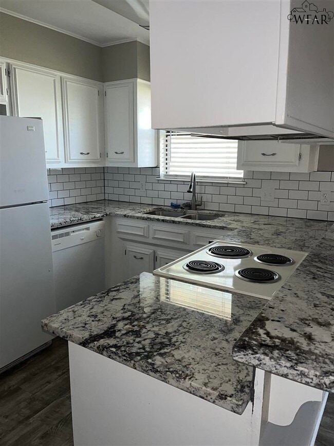 Building Photo - 5405 Hooper Dr