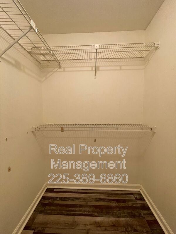 Building Photo - 9841 Siegen Ln