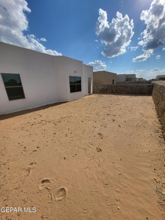 Building Photo - 13865 Lorenz Ave