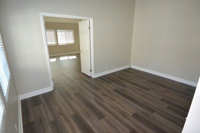 Building Photo - Beautiful Remodeled 2 Bed 2.5 Bath Condo in Pacific Ranch