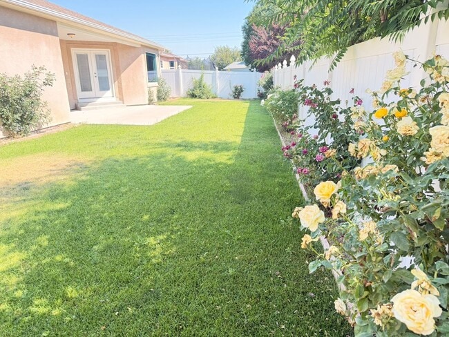 Building Photo - GORGEOUS 3Bed 2Bath 3Car Garage in NorthEast GJ!!!!!
