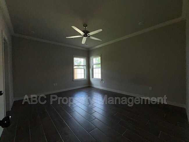 Building Photo - 3205 SW Hillstone Ave