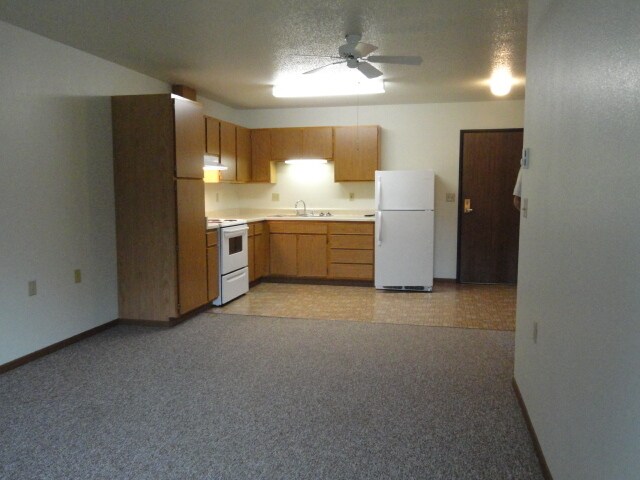 Building Photo - Greenleaf Apartments
