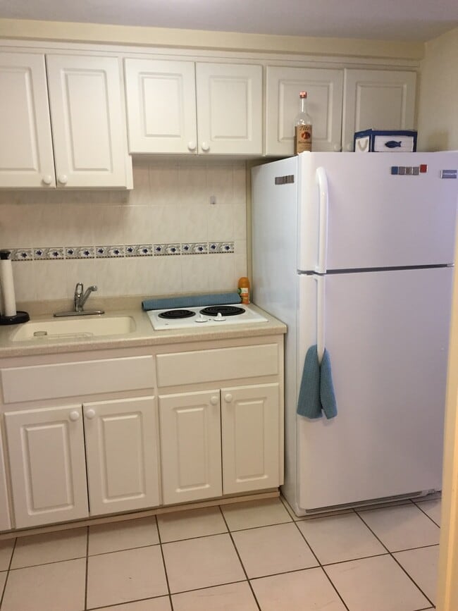 Building Photo - Ocean FRONT Studio! Amazing and must see! DEPOSIT-FREE Renting option thru OBLIGO! Deposit Altern...