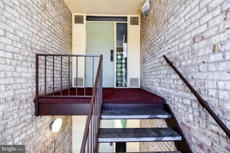 Building Photo - 7174 Donnell Pl
