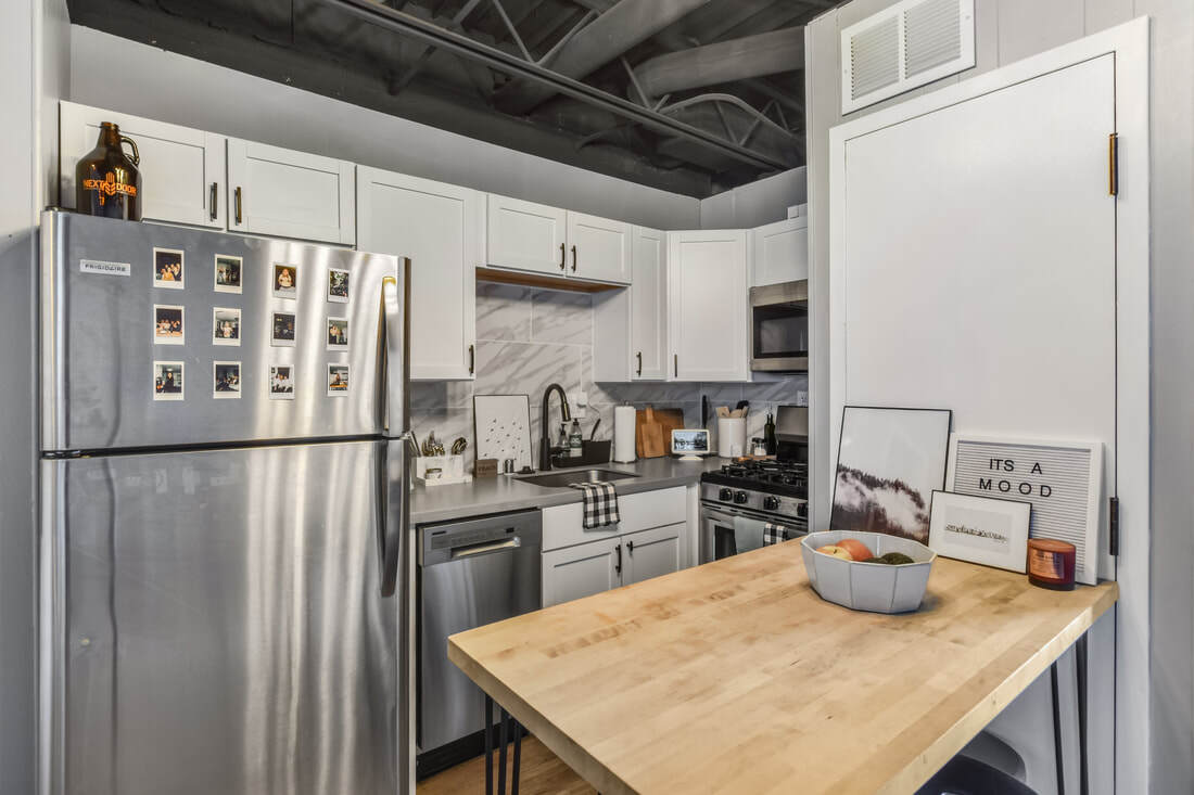 Building Photo - 2437 Atwood Ave