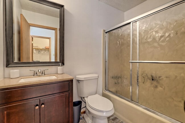Building Photo - 1021 Saddle Back Cir