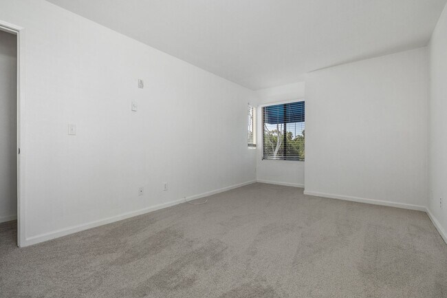 Building Photo - 8308 Regents Rd