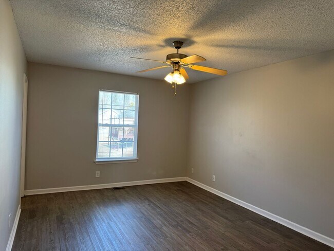 Building Photo - Lovely 3 Bedroom 2 Full Bath Home with? Large Deck & Fenced in Back?yard!