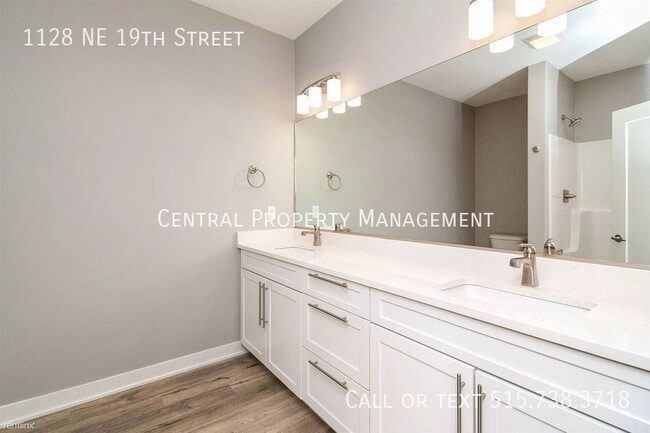 Building Photo - 1128 NE 19th St