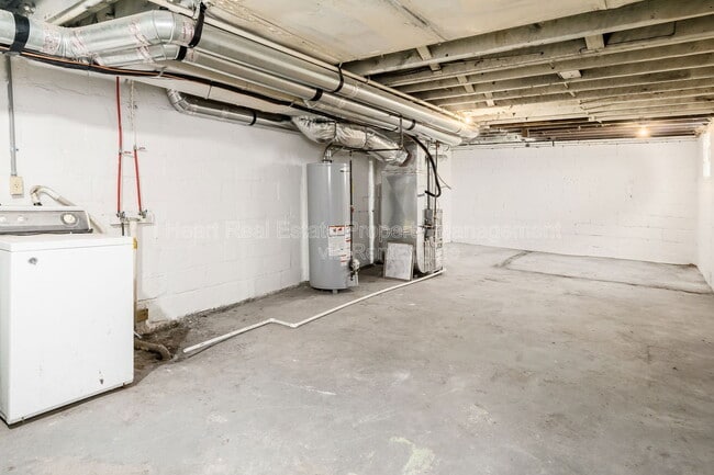 Building Photo - 32 Schultz Ave