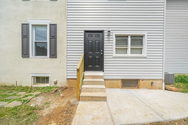 Building Photo - 661 Downingtown Pike