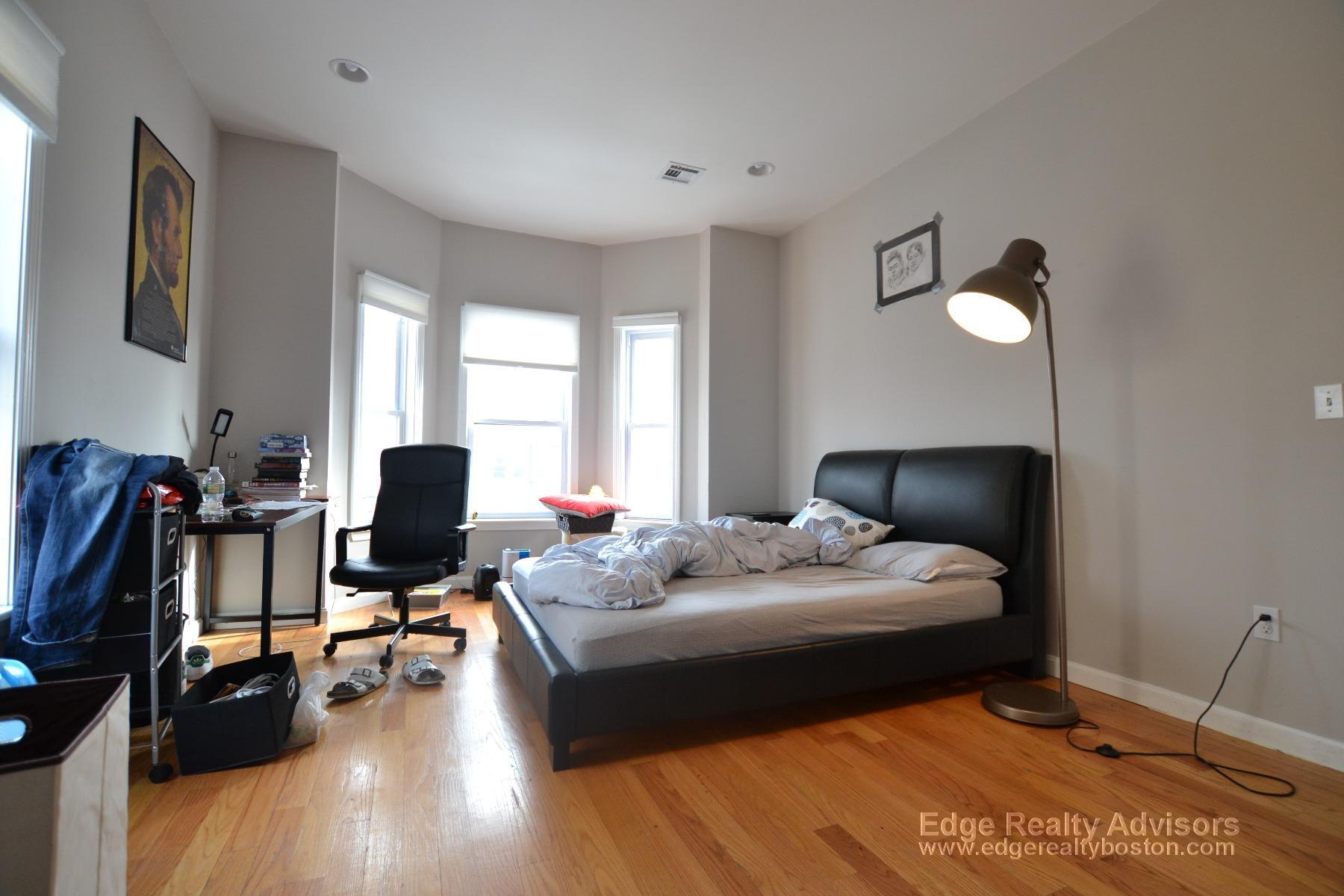 Building Photo - 40 Long Ave