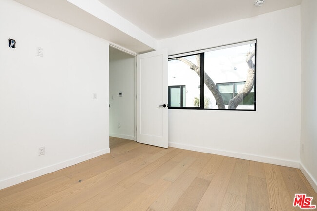 Building Photo - 1325 Cabrillo Ave