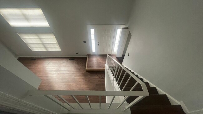 Building Photo - 113 Hazelnut Dr