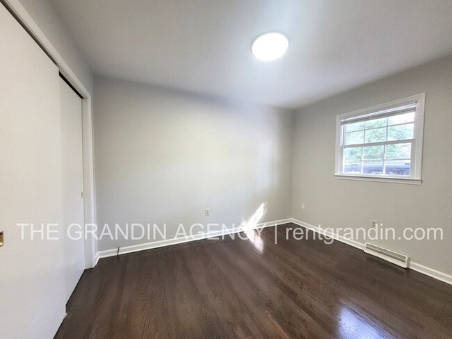 Building Photo - 1109 Mountain View Rd