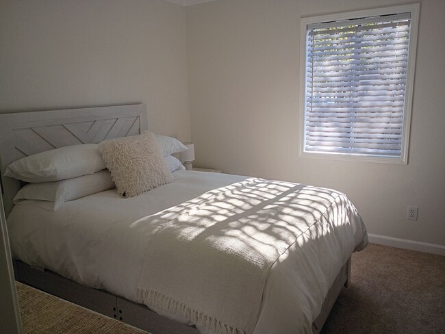 Building Photo - Fully Furnished Gem. Truly Turn-Key Living!