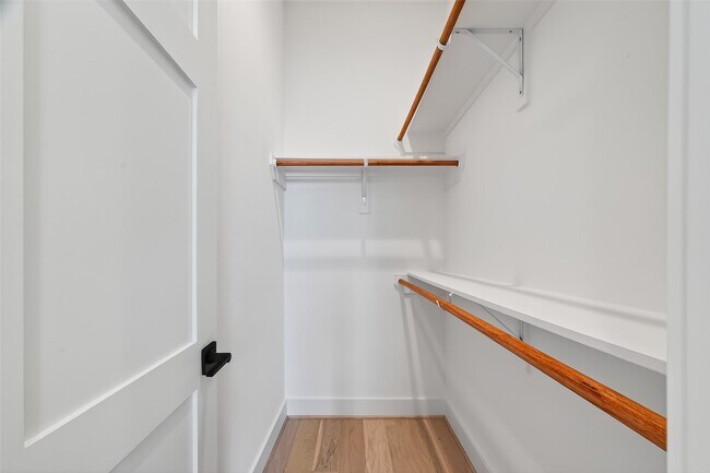 Building Photo - 2511 N MacGregor Way