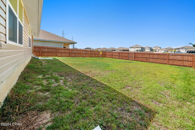Building Photo - 5817 Viking Wy