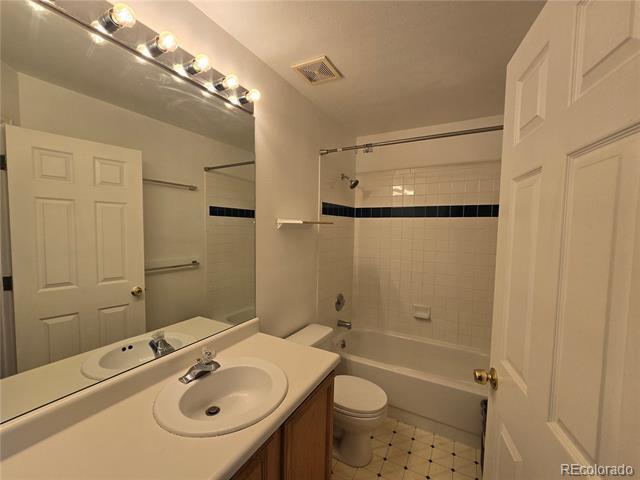 Building Photo - 2950 Neil Dr