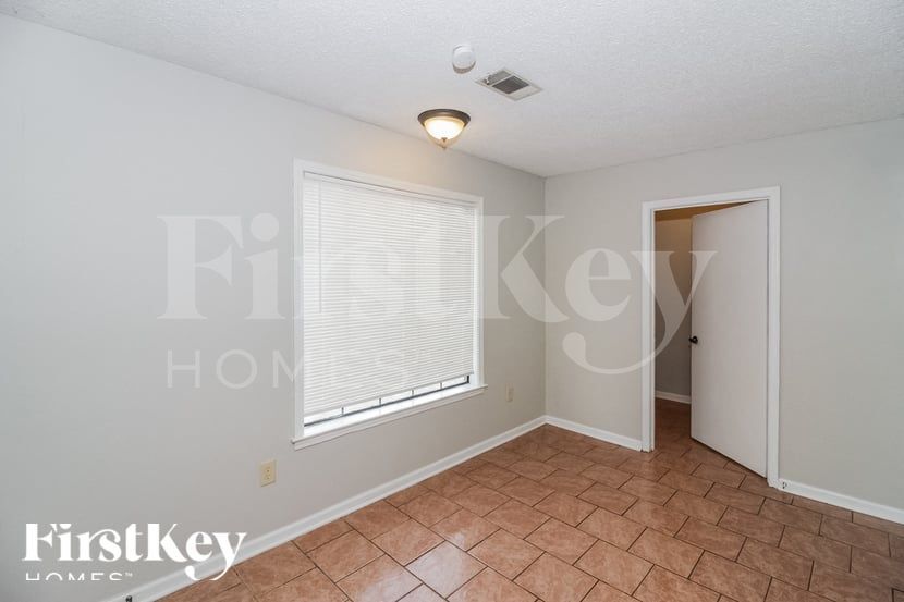 Building Photo - 6614 Red Birch Dr