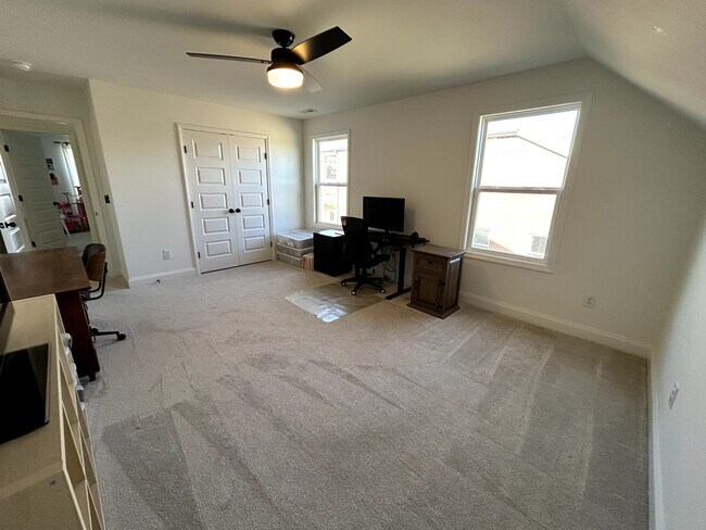 Building Photo - 1000 Alrich Ct