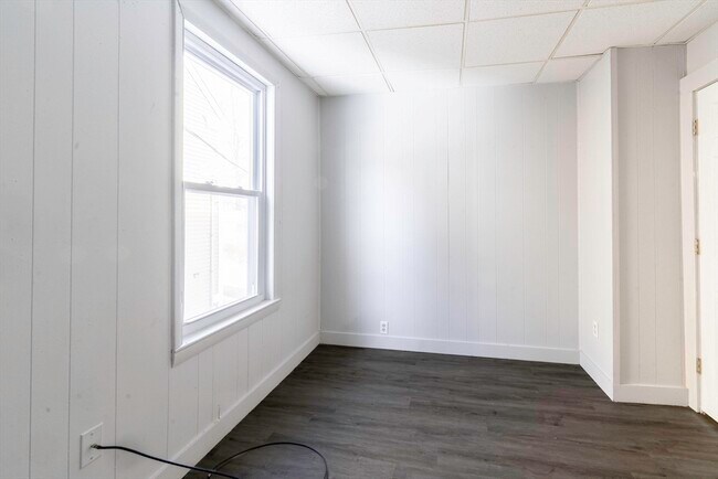 Building Photo - 30 Chestnut St