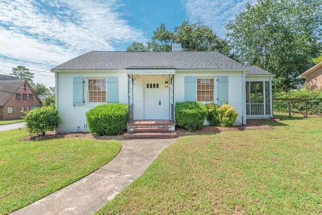 Primary Photo - Charming 3-bedroom/2-bath single-family ho...