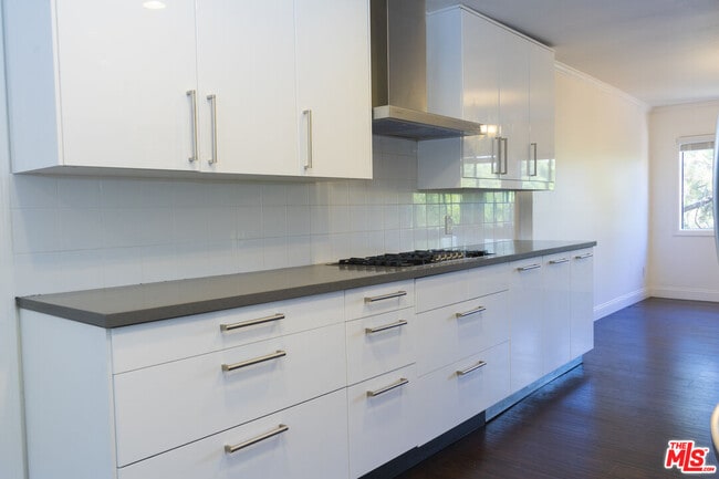 Building Photo - 728 Montecito Dr