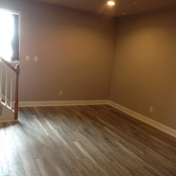 Building Photo - 502 Williamson St SE