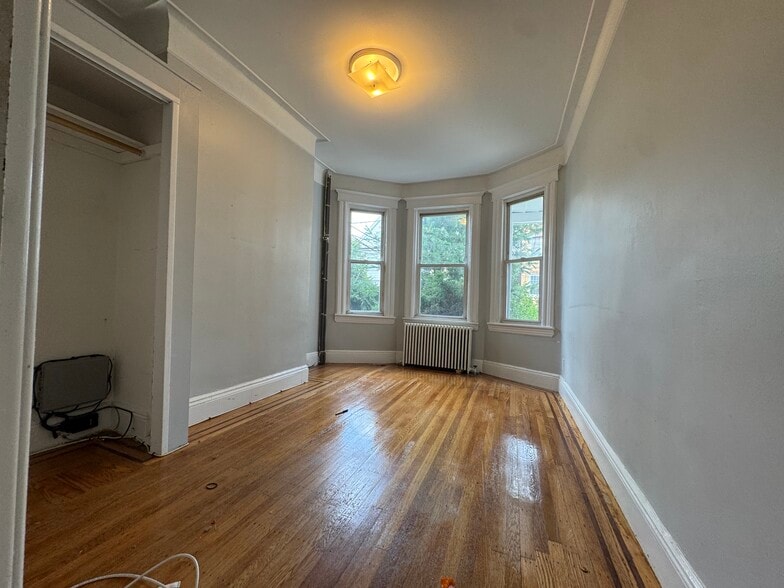 142 W 28th St 2 - 138 W 28th St