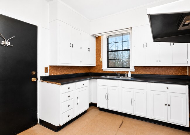 Building Photo - 800 W 34th Ave