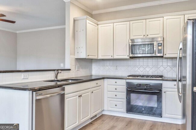 Building Photo - 2011 Town Lake Hills W