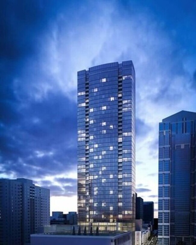 Building Photo - Stunning 505 Condo!