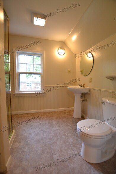 Building Photo - 719 Cowles Ave