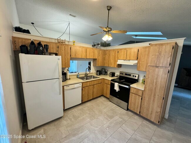 Building Photo - 1436 Brook Dr