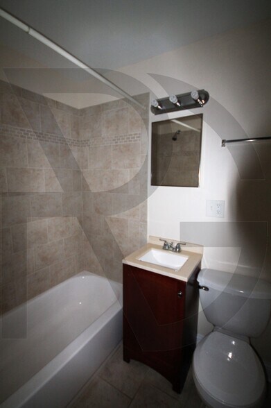 Building Photo - 2842 N Orchard St