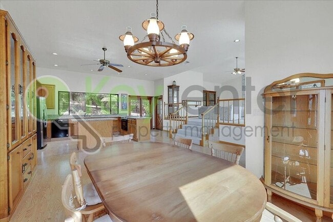 Building Photo - 3556 Mesa Verdes Dr