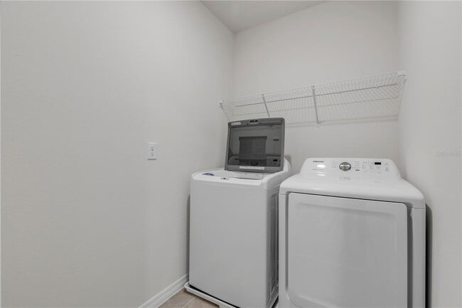 Building Photo - 2725 Silver Canoe Dr
