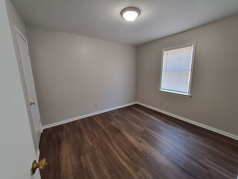 Building Photo - 3985 Bertram Cove